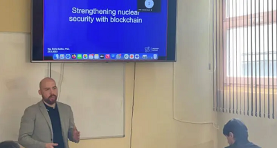 Гост-лектор от Словакия говори пред студенти на УНСС за ядрената сигурност